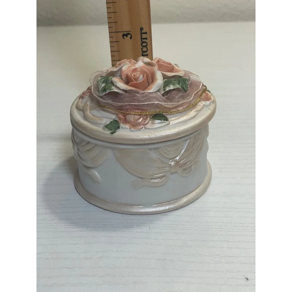 Vintage Ceramic Trinket Box Rose Floral Lace Cordey Jewelry‎ Keepsake Organizer